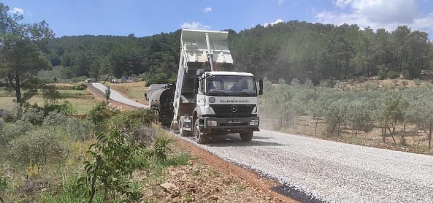 mugla-buyuksehir-belediyesi-kirsal-mahalle-yollarini-yeniliyor.jpg