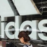 adidas-kanye-west-ile-olan-ortakligini-derhal-sonlandiriyor.jpg