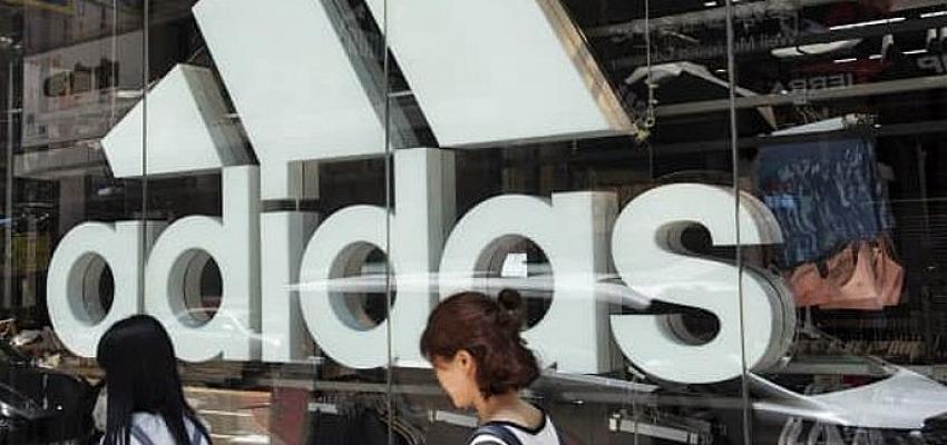 adidas-kanye-west-ile-olan-ortakligini-derhal-sonlandiriyor.jpg