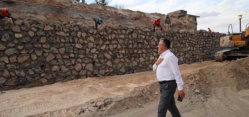 kaldirim-mezarligi-arkasinda-istinat-duvari-yapim-calismasi-basladi.jpg