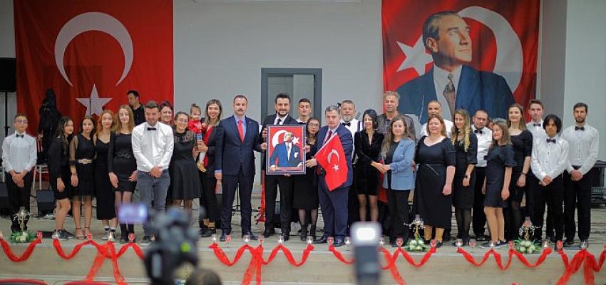 kinik-belediye-korosu-cumhuriyet-konseri-duzenledi.jpg