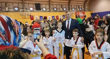 410 Gölcük Belediyesi Taekwando Sporcusu Kuşak Atladı